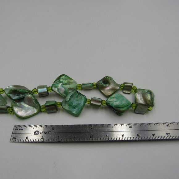 22" Dyed Green Shell Necklace Vintage Costume - Picture 3 of 4